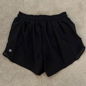 Lululemon Hotty Hot High-Rise Lined Short 2.5", size 6, worn once